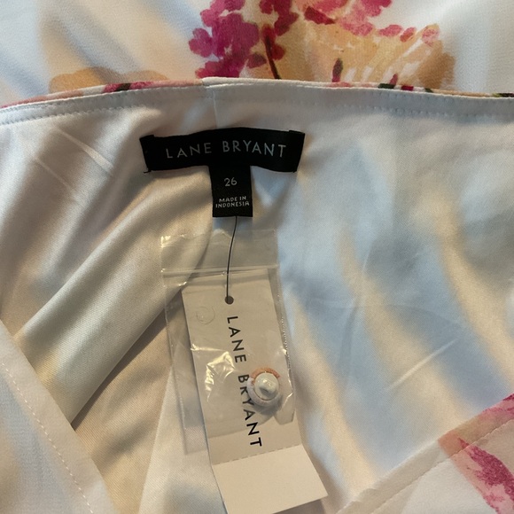 Lane Bryant plus size Flutter Sleeve Belted Dress.  White Floral. Lined. - Picture 8 of 8